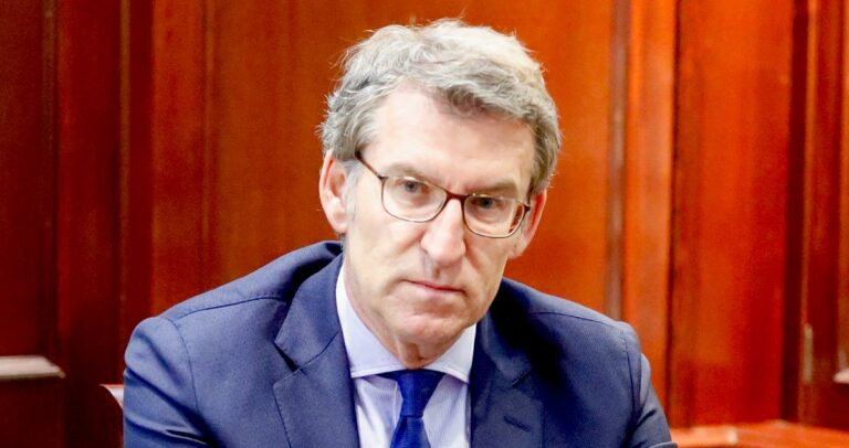 Feijóo gastará 8 millones de euros en 50 robots para sustituir a empleados públicos