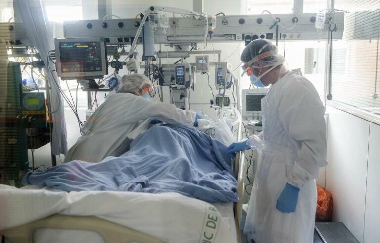 Sanidad notifica 77 muertos por covid en las últimas 24 horas