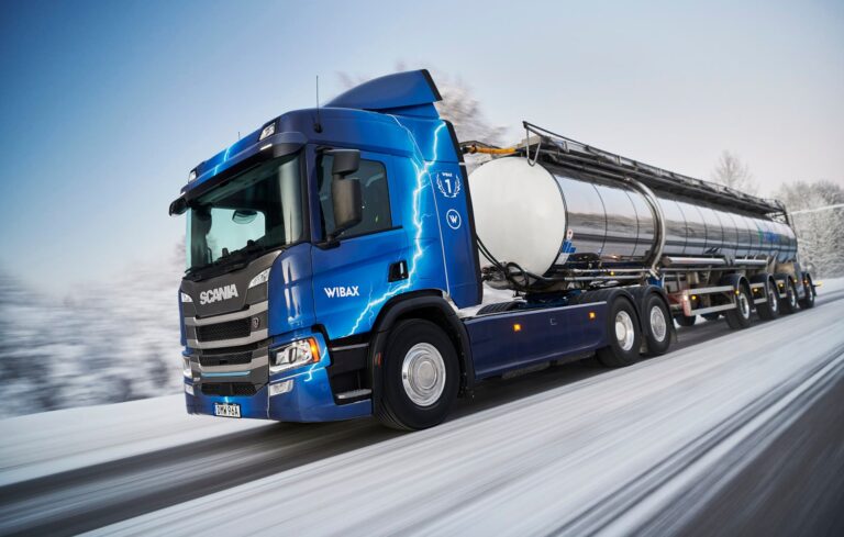 Wibax recibe de Scania su primer camión eléctrico de 64 toneladas