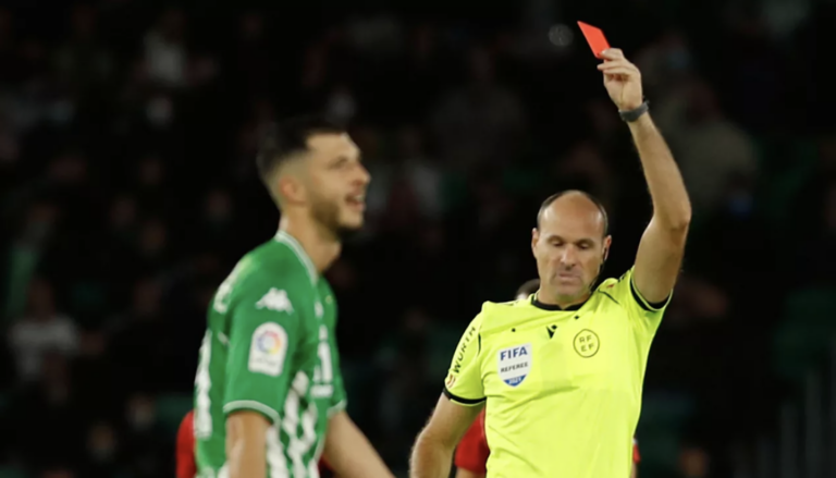El Juez ordena cerrar el Benito Villamarín por dos partidos