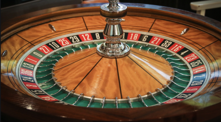 ¿Apostar con dinero real o ficticio? Descubre los beneficios de jugar a la ruleta de forma gratuita
