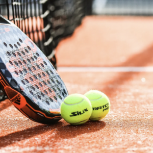 ¿Quieres jugar pádel? Conoce los mejores consejos para empezar a jugarlo
