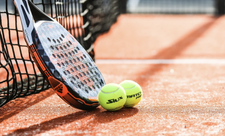 ¿Quieres jugar pádel? Conoce los mejores consejos para empezar a jugarlo