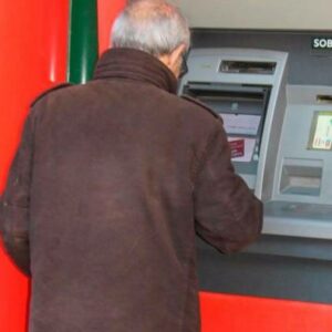 La campaña contra el "abandono" de los bancos 'Soy mayor, no idiota' ya supera el medio millón de firmas