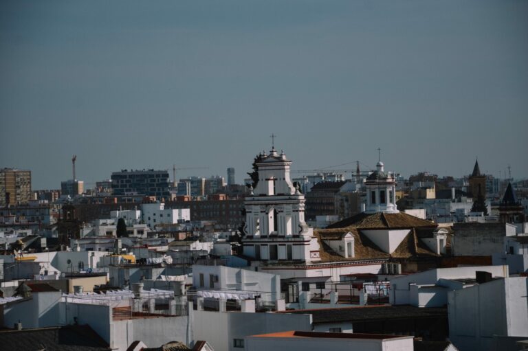 Sevilla, entre las ciudades de España que más consumen contenidos de redes sociales