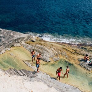Viaja por Ibiza con la familia en un coche alquilado