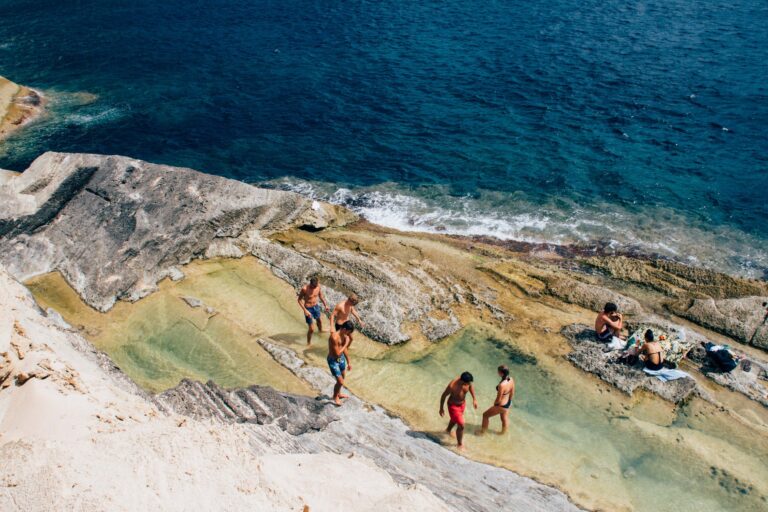 Viaja por Ibiza con la familia en un coche alquilado