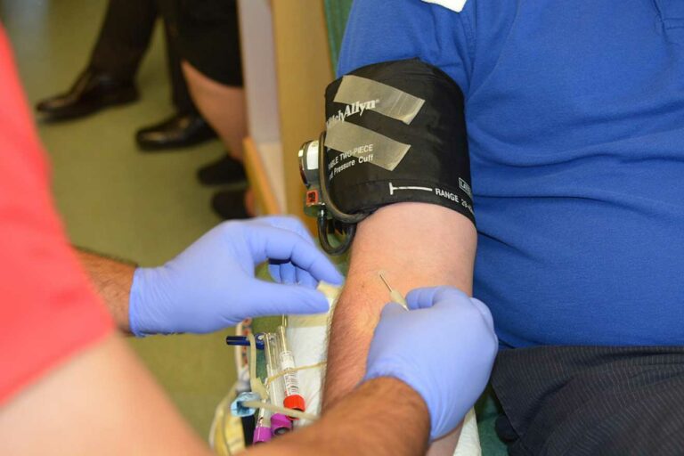Siguen bajo mínimos las reservas de sangre en Sevilla