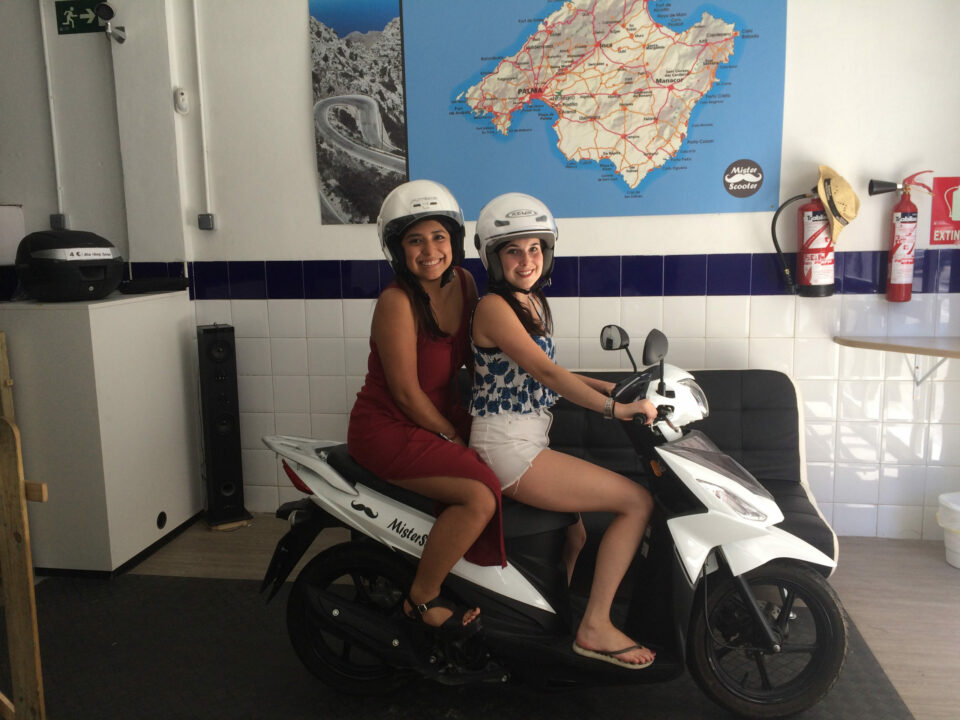 Alquilar una moto en Mallorca con Mister Scooter la empresa más barata