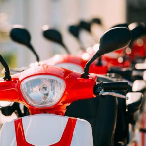 Las subvenciones en la compra de motos eléctricas, de la mano de la firma Emotobike