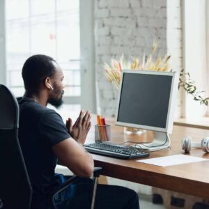Las empresas de hoy necesitan herramientas para automatizar redes sociales, según Israel Huerta