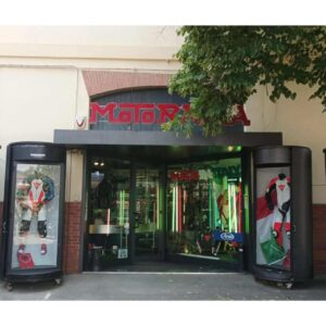 Motocard llega a la emblemática tienda física de Motorama en Florencia