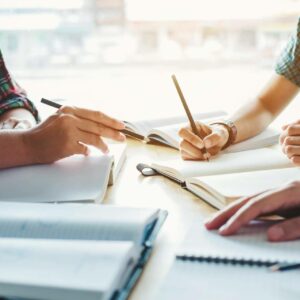 Ayuda Universitaria asesora sobre el proceso del TFG en la URJC