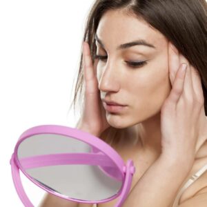 Rejuvenecer la apariencia mediante la técnica de los hilos tensores de la mano de Elegansse