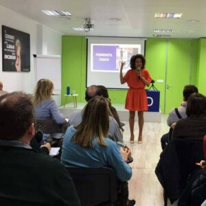 Hablar en público con seguridad con el método CEN de oratoria de Esther Nguema