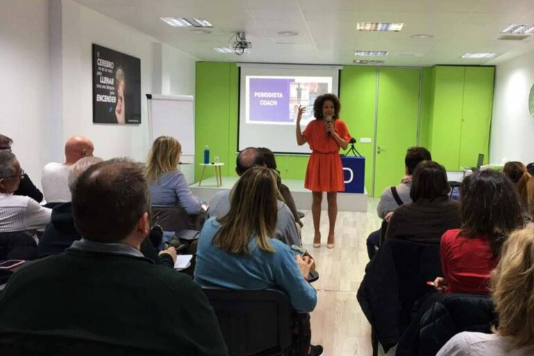 Hablar en público con seguridad con el método CEN de oratoria de Esther Nguema