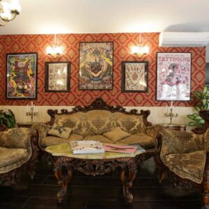 ¿Qué estilos de tatuajes ofrece el estudio de tatuajes en Valencia Vieja Escuela Tattoo?