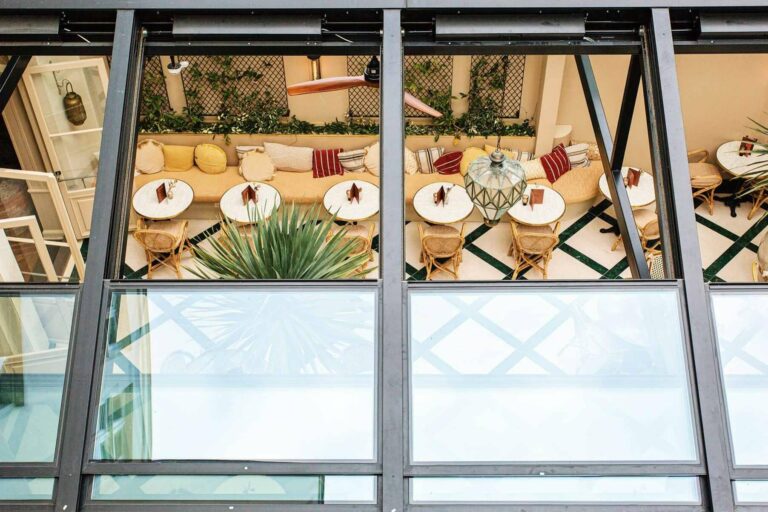 Airclos, servicio de techos móviles para restaurantes