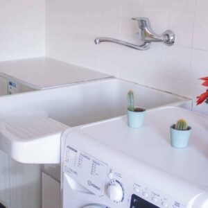 Una de las opciones favoritas de las personas que buscan habitaciones en Madrid cómodas y económicas es 12 Octubre Residence