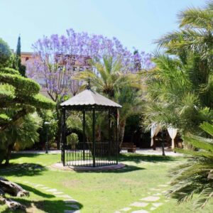 Uno de los más bellos edificios del S. XIX, convertido en espacio gastronómico y de ocio, se esconde en un oasis en la costa alicantina