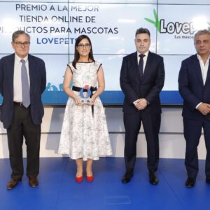 Love Pets es galardonado con el premio a la mejor tienda online en España de productos para mascotas