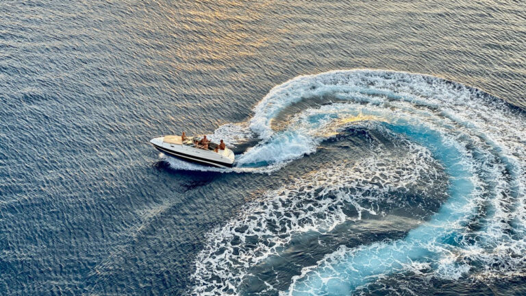 Tour de speed boat en Cancún, ¡navega volando!