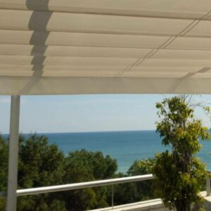 Toldo corredero, pérgolas y mosquiteras para el verano, de la mano de Alustetic