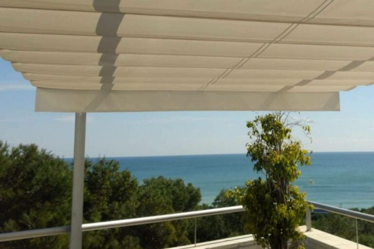 Toldo corredero, pérgolas y mosquiteras para el verano, de la mano de Alustetic