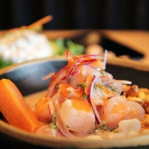 Un restaurante peruano que destaca por su ceviche, Pisco y Lima
