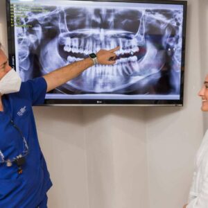 Servicios de implantes dentales en la Clínica Dental Roca