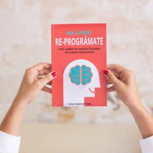 El libro Re-Prográmate de Ana Lloveras para la contribución al desarrollo personal