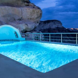 Brillo y elegancia con los focos LED para piscina de Warmpool