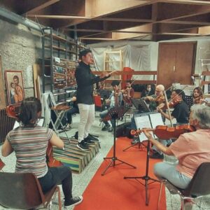 Cam Bur Pin Ton, la diáspora de un sonido es el documental dirigido por Javier Fuentes que narra las dificultades y logros de los músicos venezolanos en el exilio
