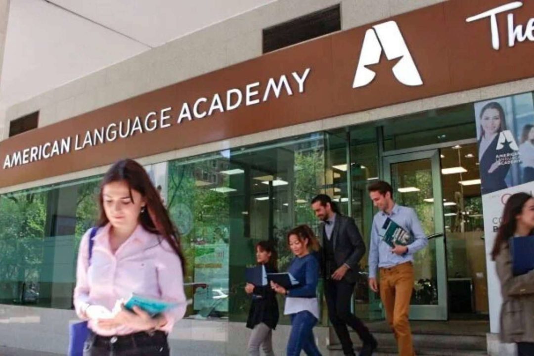 Academia ofrece probar gratis clases de inglés online premiadas