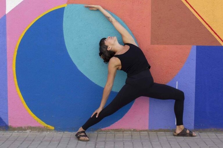 Mantener una correcta alineación del cuerpo es importante para practicar yoga