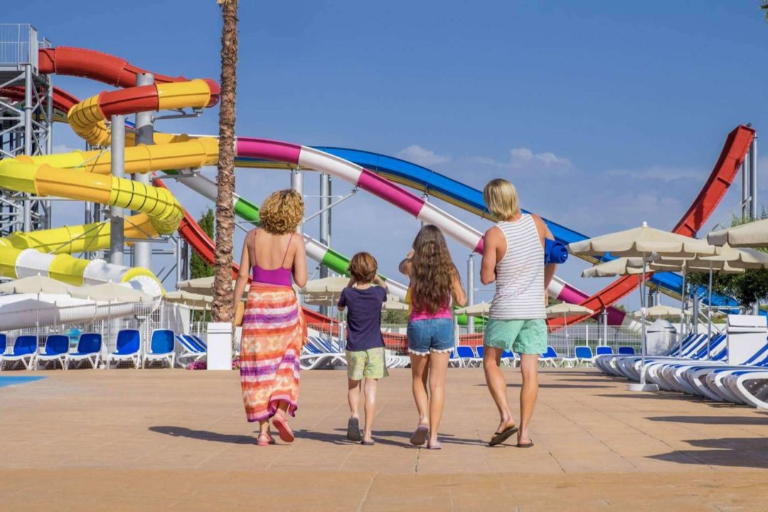 Hoteles familiares y parques acuáticos para disfrutar de unas vacaciones con niños