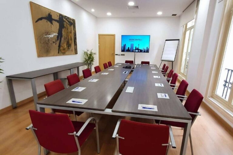 Uno de los centros pioneros de coworking en Madrid es Ibercenter