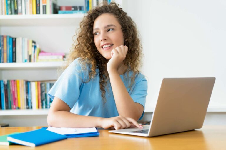 ¿Cuáles son las ventajas de aprender idiomas con un profesor en una academia de idiomas vs. en plataformas offline?