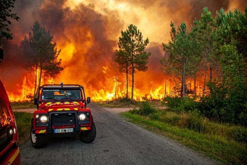 Los incendios dejan un brigadista muerto y más de 25.000 hectáreas quemadas en toda España