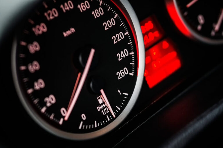 ¿Cómo empeñar un coche sin cambiar la titularidad y sin retirada del vehículo?
