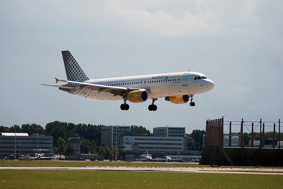 Vueling, entre las aerolíneas con menos vuelos cancelados o retrasados