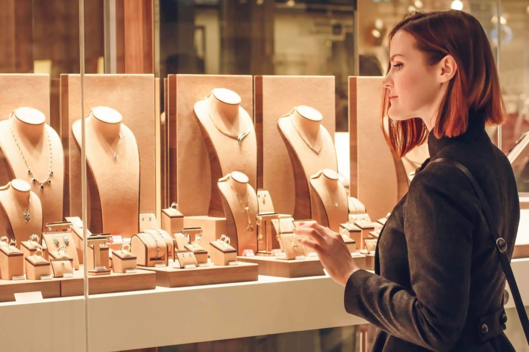 Lanzarse a la compraventa de joyas con Bonhill Group