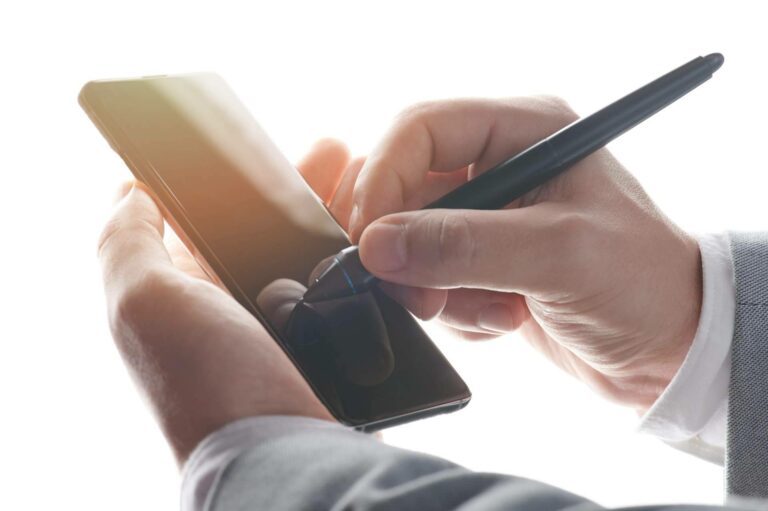 Las ventajas y los usos de utilizar la aplicación SIGNply  para firmar online en empresas