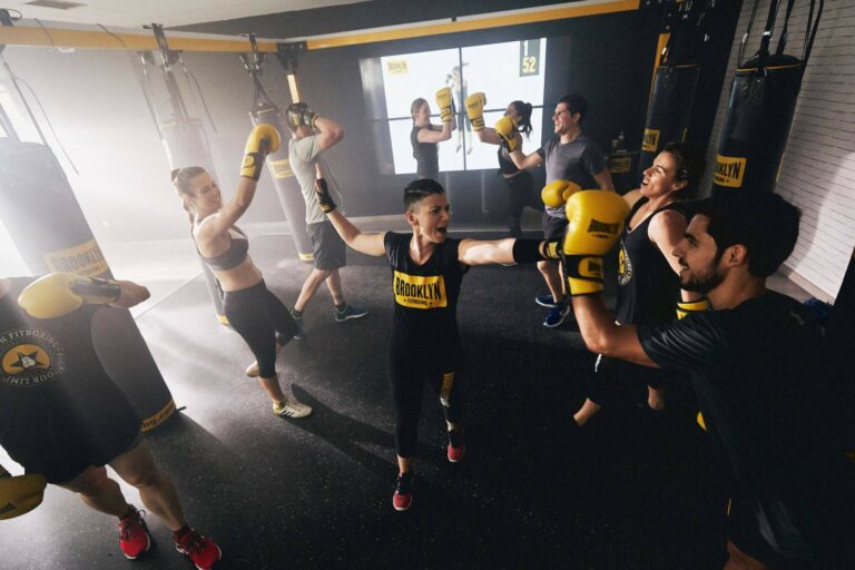 Quienes no tienen tiempo de ir al gimnasio puede encontrar la solución en Brooklyn Fitboxing