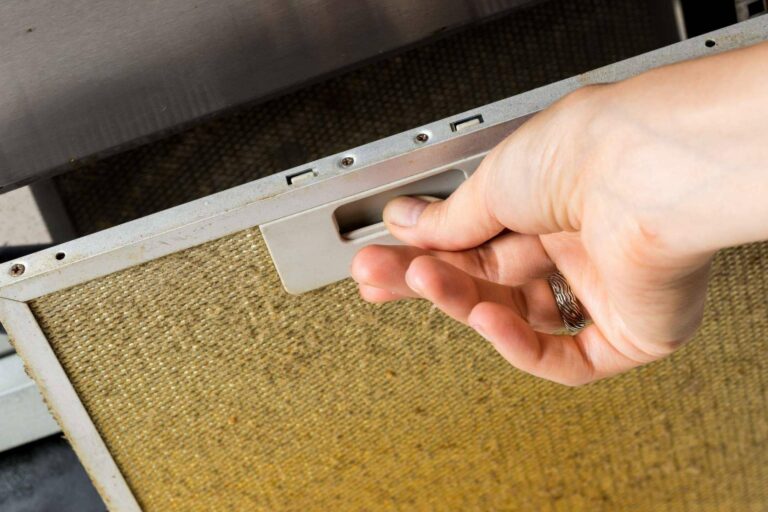 Tecnigras ofrece servicios para realizar una adecuada limpieza de los extractores de las cocinas
