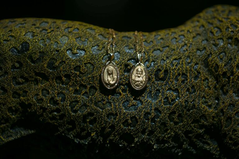 Las medallas religiosas que ofrece El Rubí Joyeros