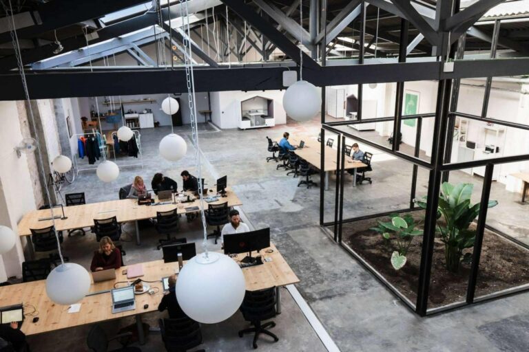 Encontrar oficinas de manera rápida en Barcelona, de la mano de Sitandplug