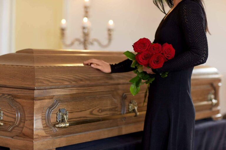 Interfunerarias explica el proceso de repatriación de fallecidos fuera de España