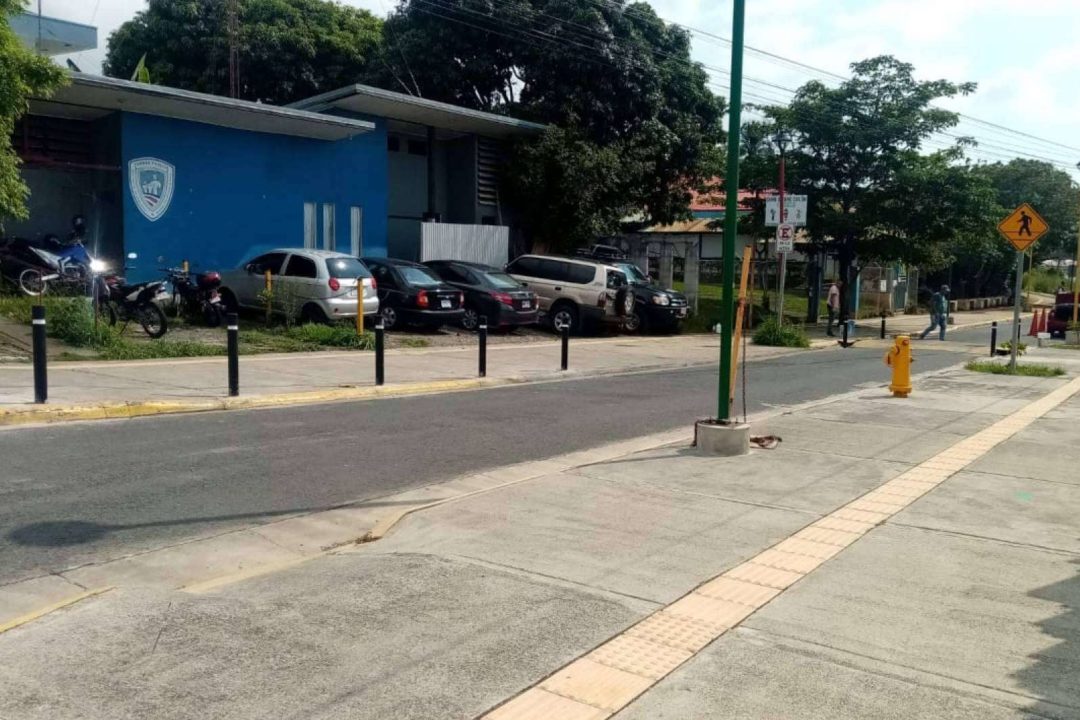 Abadecom acaba la instalación de las pilonas rígidas de plástico reciclado en Costa Rica