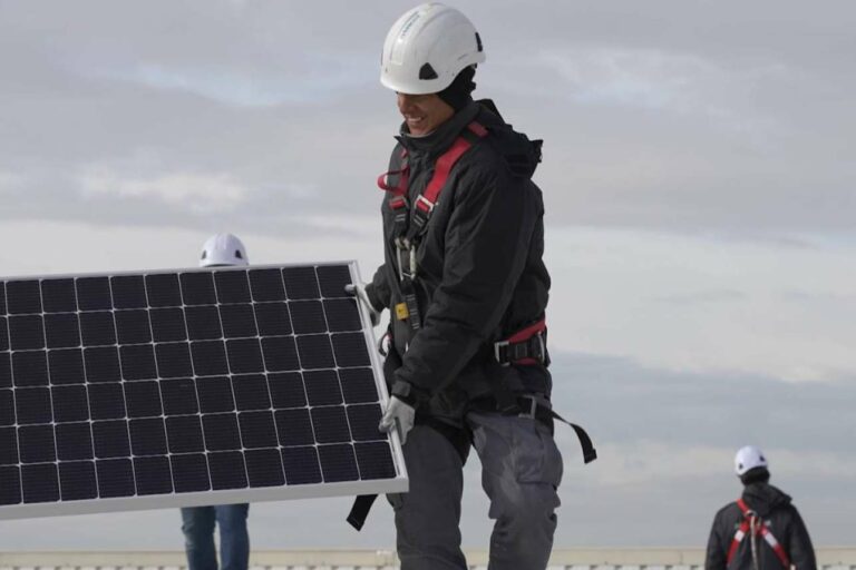 Instalar paneles solares en un negocio y sus beneficios